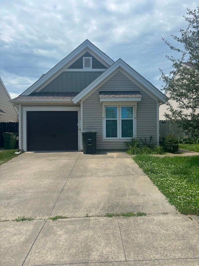 Building Photo - 2 Bed  2 Bath Attached Garage Heartland Neighborhood