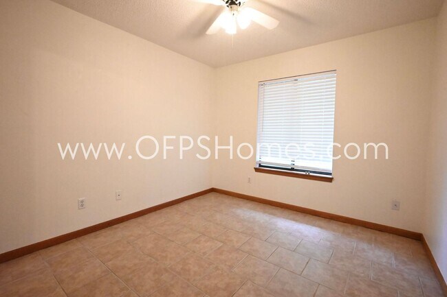 Building Photo - Ranch Style Home in Niceville
