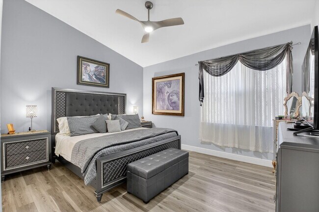 Building Photo - 6247 Heliconia Rd