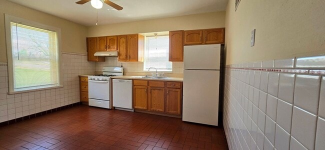 Building Photo - House for Rent in Southwest City