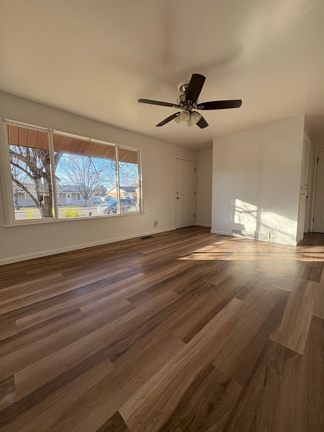 Building Photo - 983-985 S 600 W