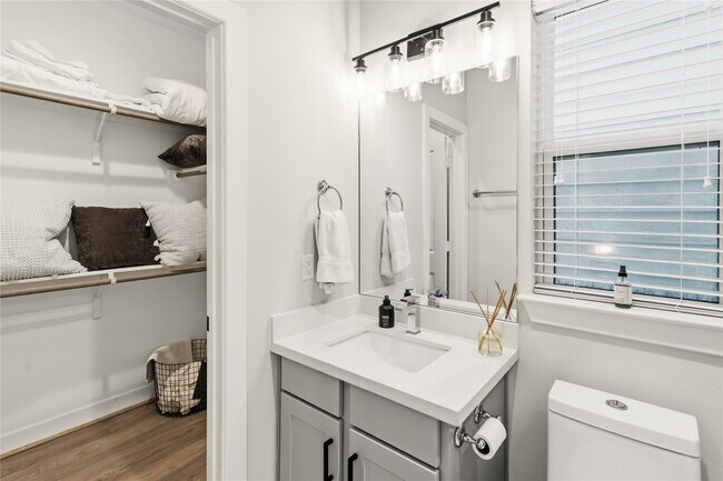 Building Photo - 4905 Avenue J Ave