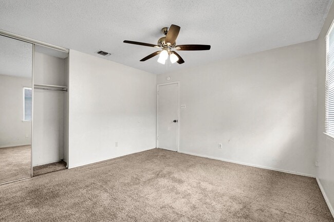 Building Photo - 7204 Hardesty