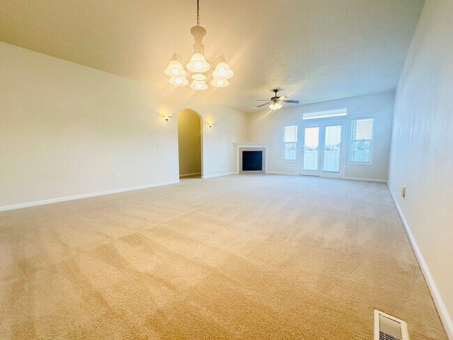Building Photo - Exceptionally maintained Single level 3 bedroom home available soon!
