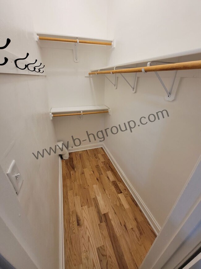 Building Photo - 5714 7th Ave