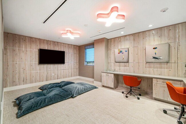 Building Photo - 155 E Boca Raton Rd