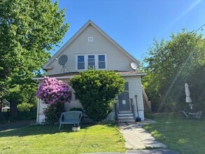 Building Photo - 19 Summerhill Ave