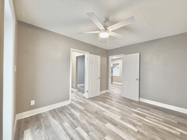 Building Photo - 932 22nd St S