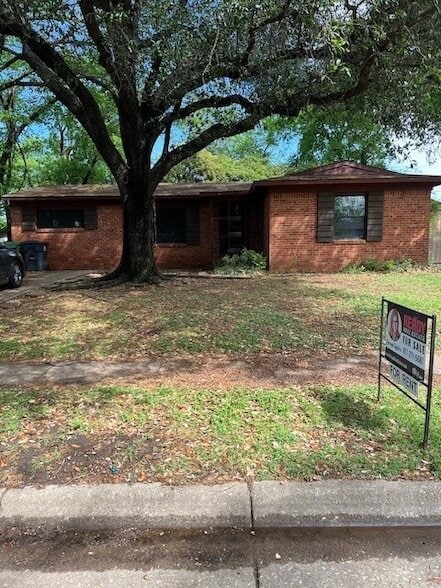 Building Photo - 909 Sunnyvale Dr