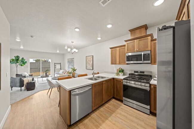 Building Photo - Mountain Views! 3 Bed/2.5 Bath Duplex with Fully Fenced Backyard - Golden Market Lane