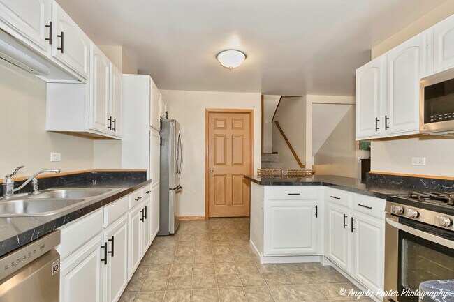 Building Photo - 5850 Fieldstone Trail