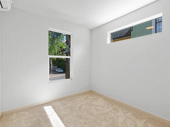 Building Photo - 1610-1612 SE Morrison St.