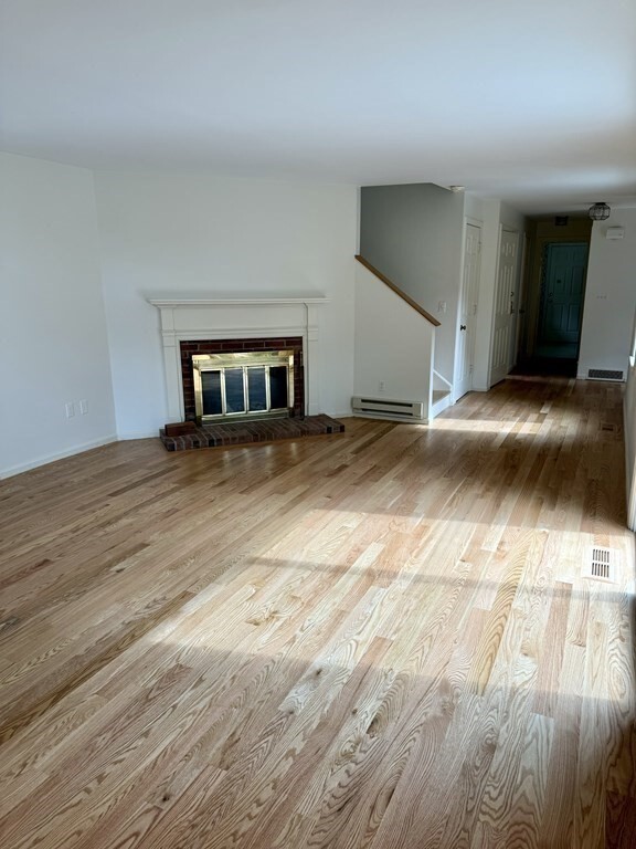 Building Photo - 5 Daybreak