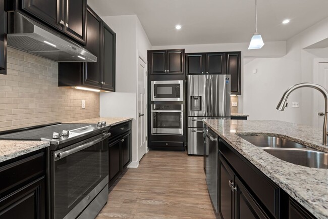 Building Photo - 4BR House