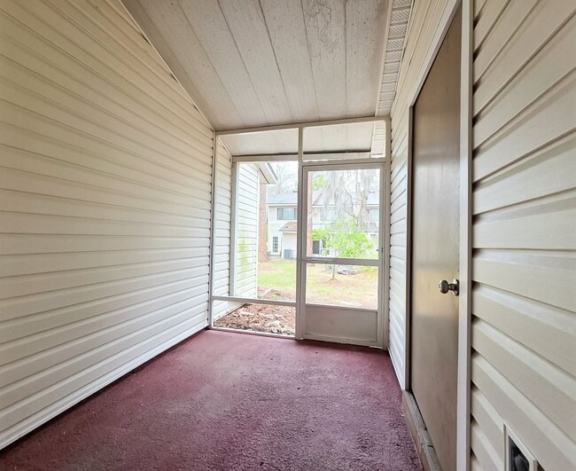 Building Photo - Adorable 2/1.5 in Shellrock Villas