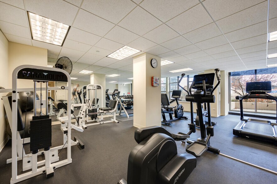 Building Photo - 200 N Jefferson St