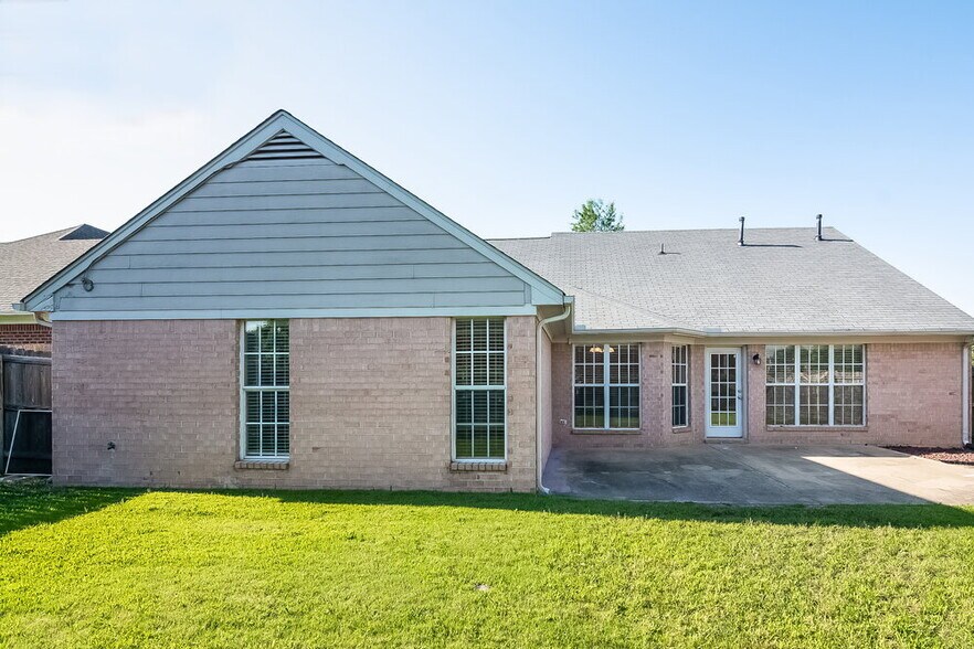 Building Photo - 2885 Rutherford Dr