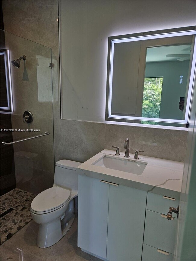 Building Photo - 8410 SW 65th Ave