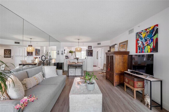 Building Photo - 9580 Weldon Cir