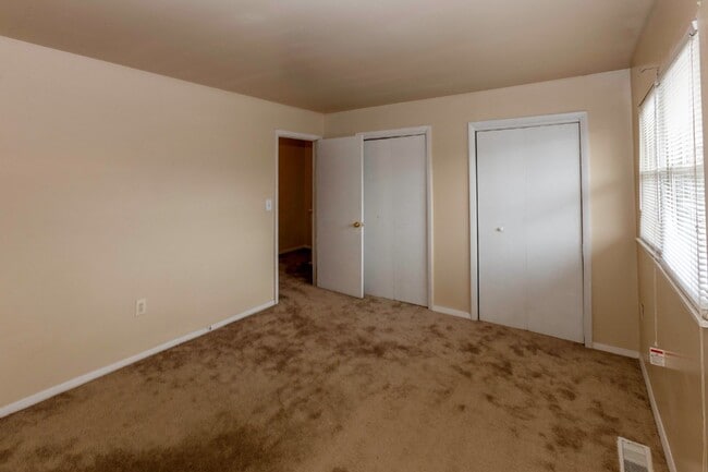 Building Photo - 3 BR TH in Olde Forge
