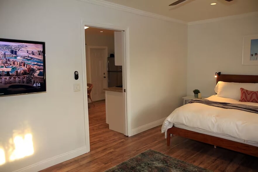 Building Photo - 12118 Ramona Ave