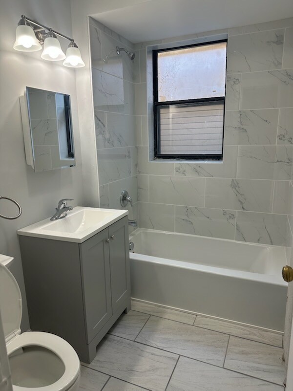 Building Photo - 4417 N Paulina St