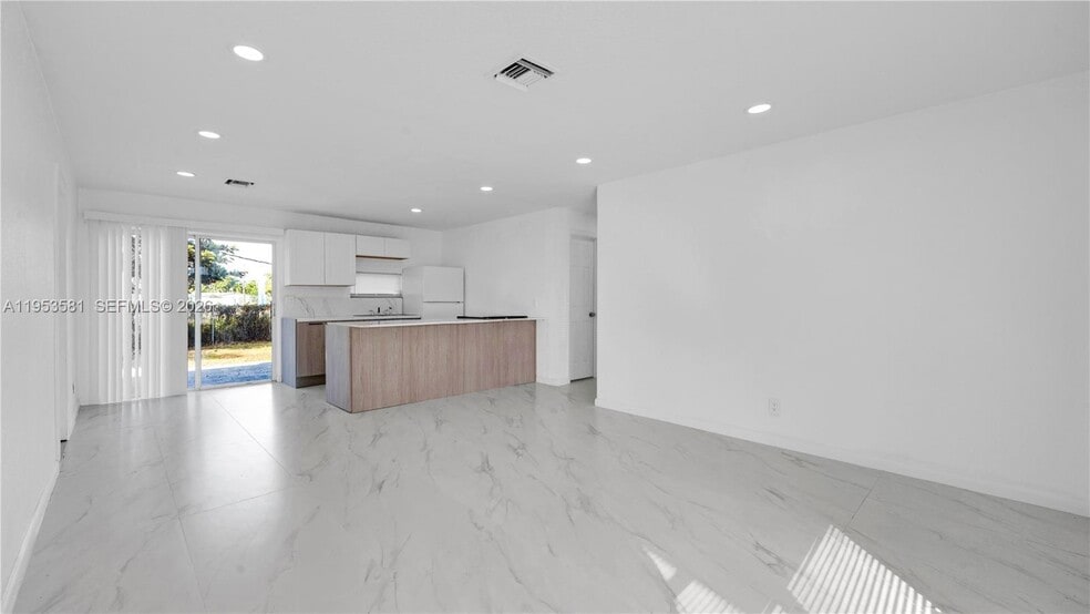 Building Photo - 4285 SW 48th Ct