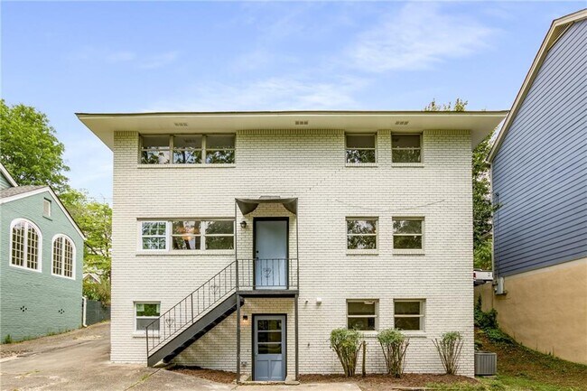Building Photo - 216 Superior Ave