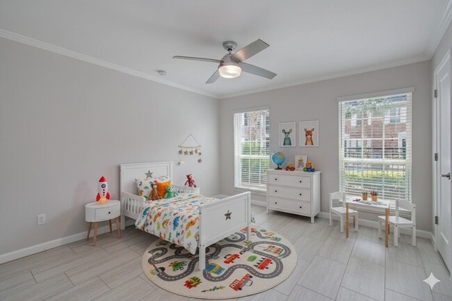 Building Photo - 355 N Post Oak Ln