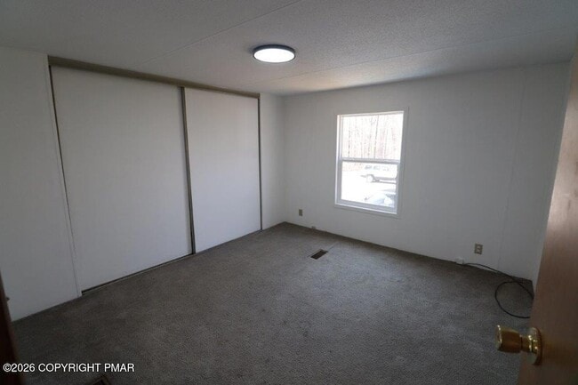 Building Photo - 238 Birchwood Ln