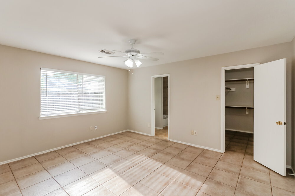 Building Photo - 1034 Canterbury Dr