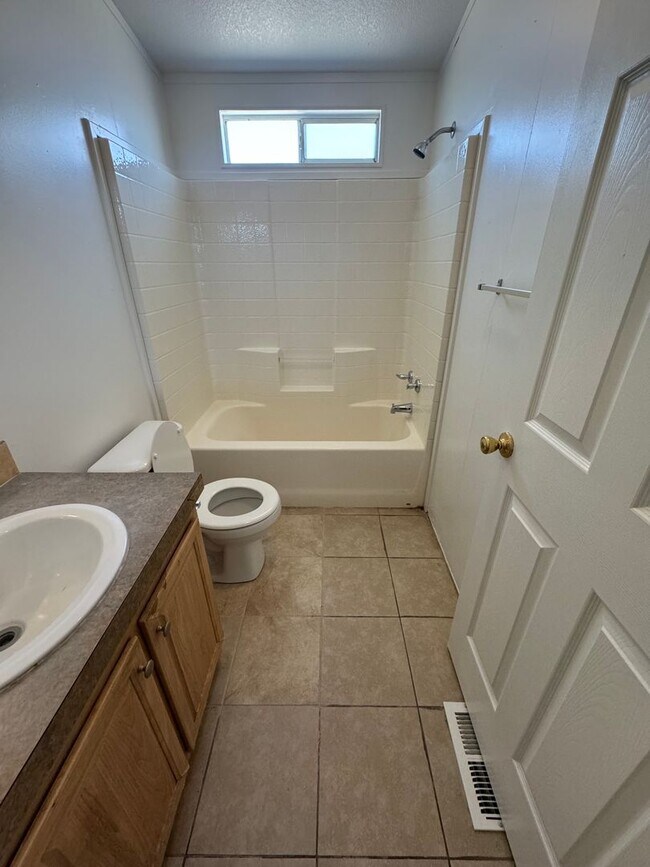 Building Photo - Manufactured Home in Lucerne Valley