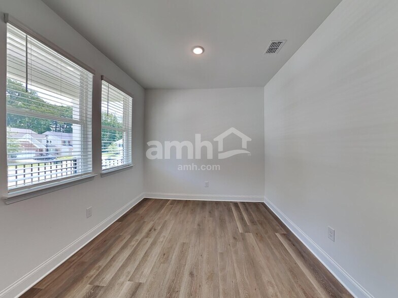 Building Photo - 1594 Soapstone Rd