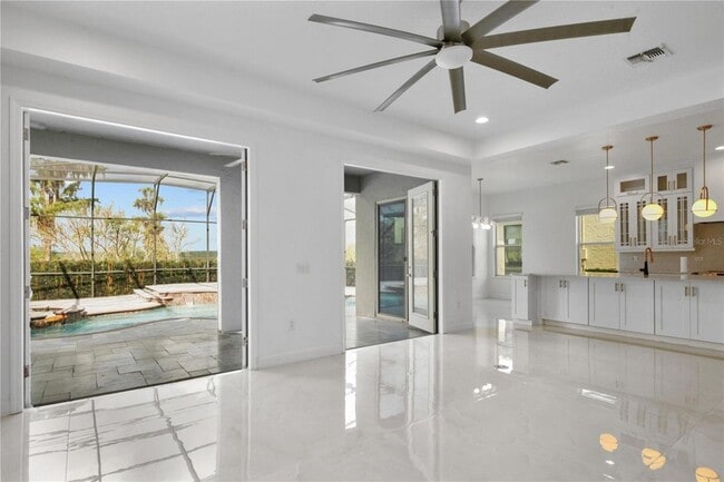 Building Photo - 8394 Lookout Pointe Dr