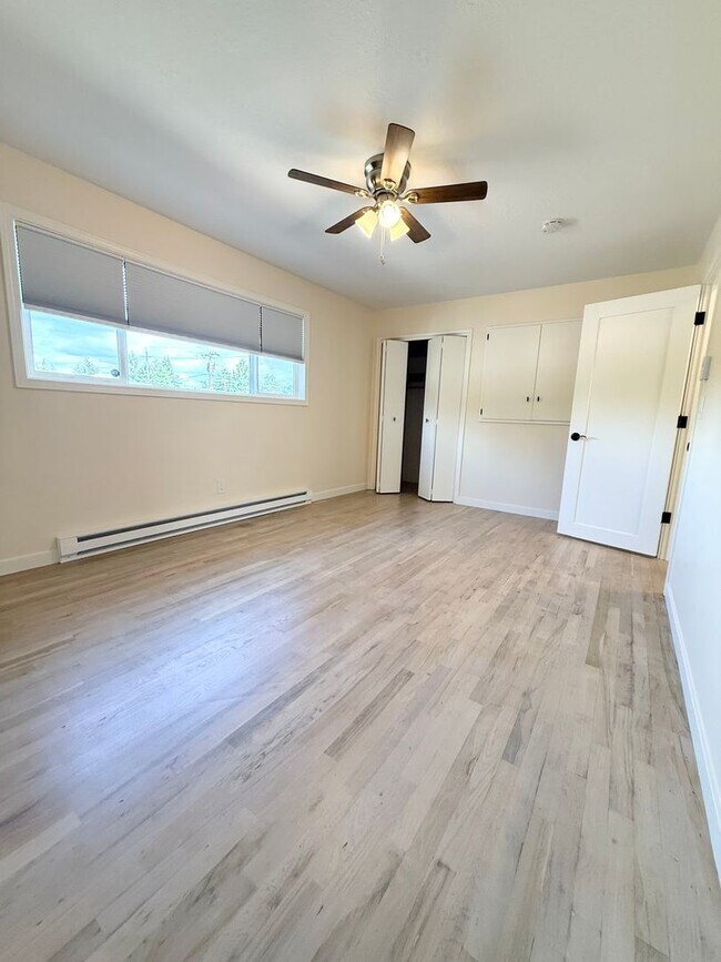 Building Photo - Charming 2 Bedroom Unit in NE Portland Water/ Sewar & Garbage PAID FOR!!!