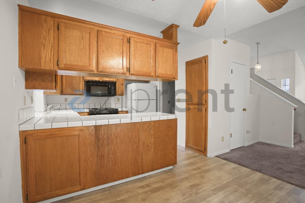 Building Photo - 8665 N Cedar Ave