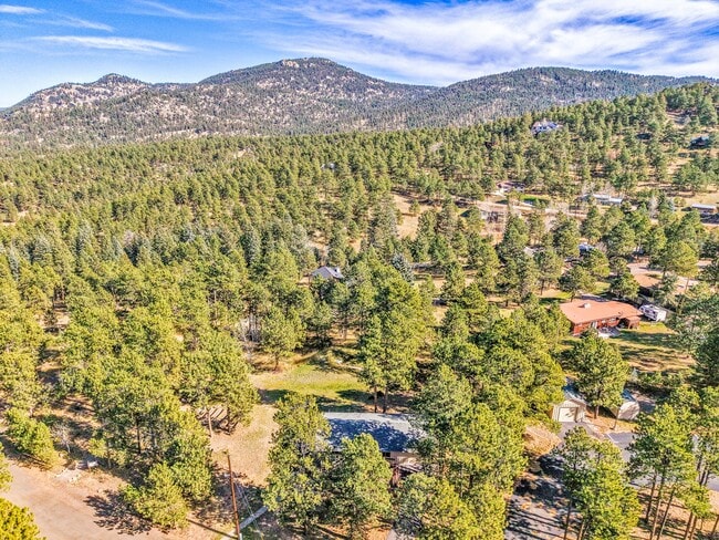 Building Photo - 27927 Circle Dr