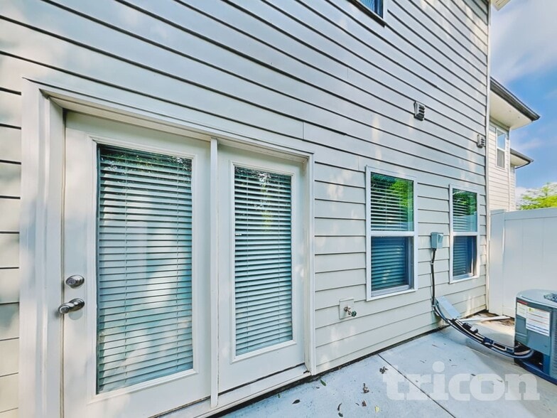 Building Photo - 105 Hickory Station Ln