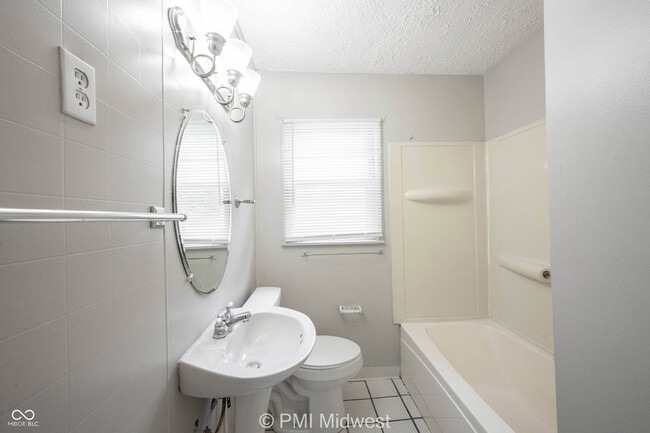 Building Photo - 2121 Euclid Dr