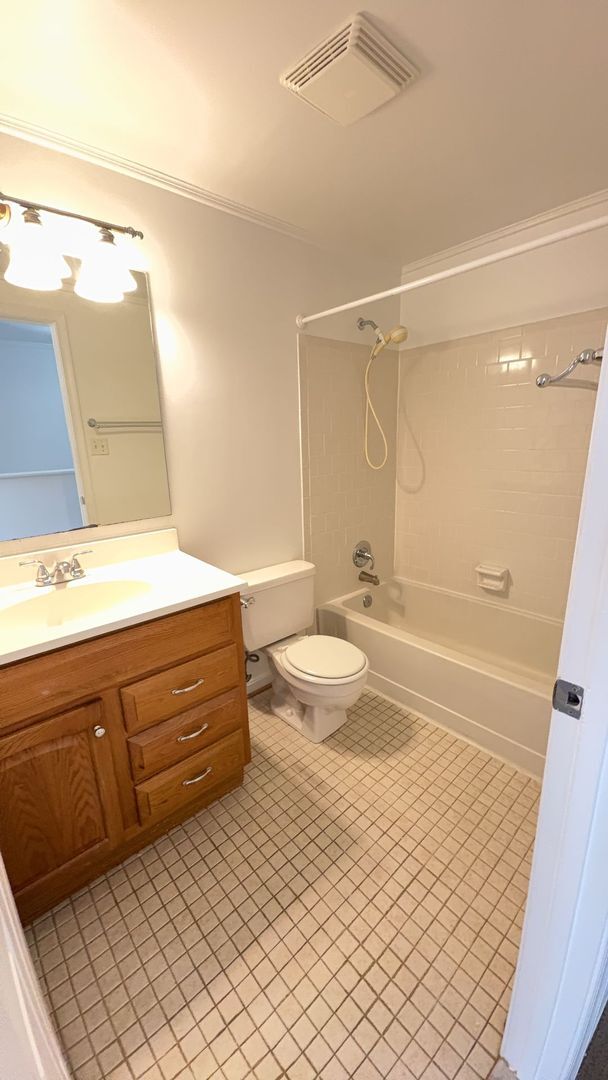 Building Photo - Three Bedroom Townhouse in Alexandria Near Ft Belvoir