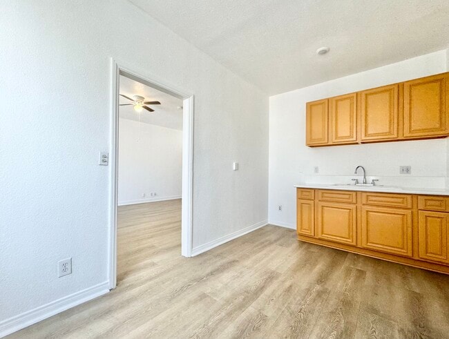 Building Photo - 1209 S Lake St