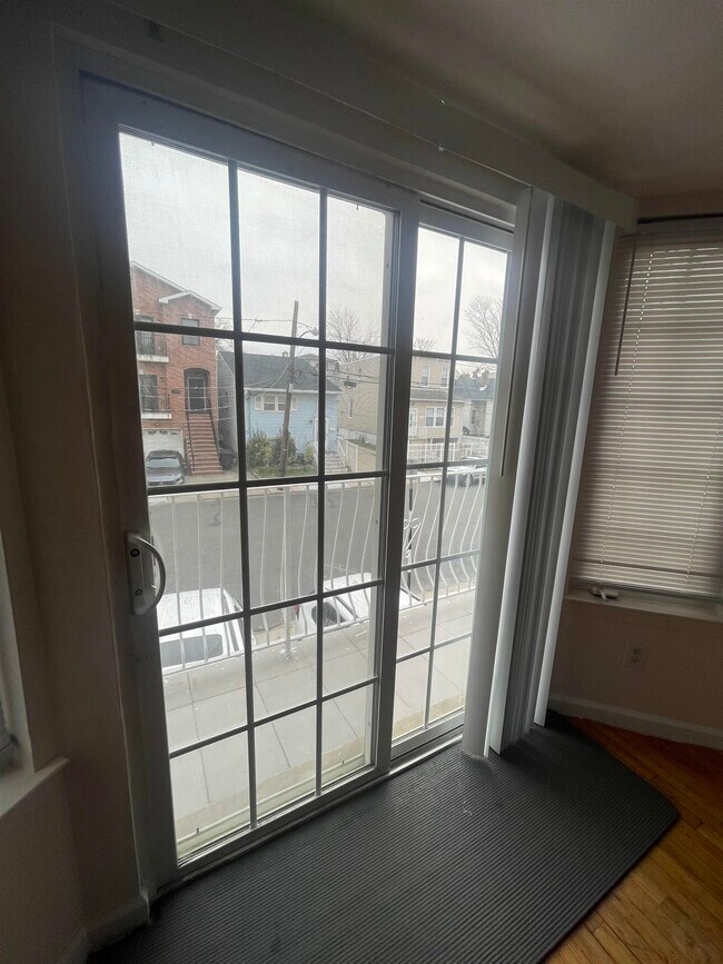 Building Photo - 225 Belvidere Ave