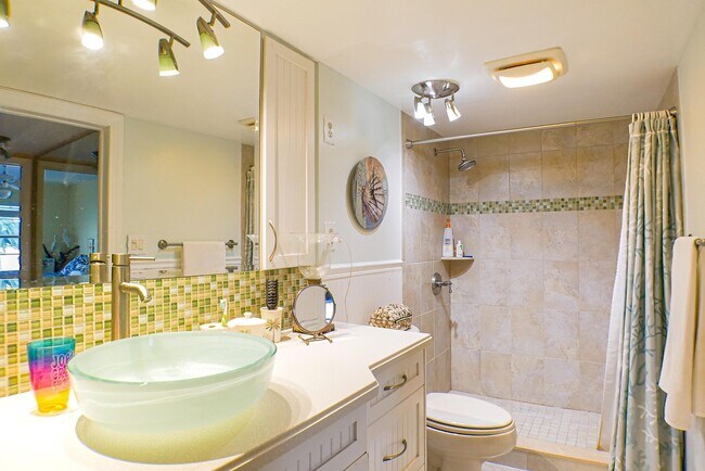 Building Photo - Stunning Fort Myers Condo with Water View!