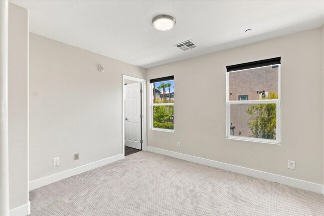 Building Photo - 9050 W Tropicana Ave