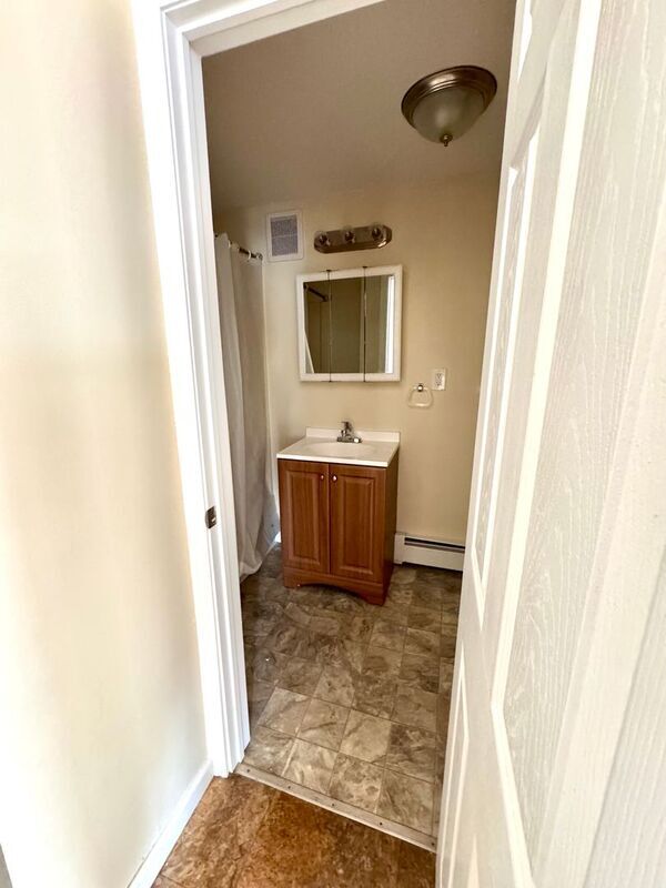 Building Photo - 15 Casimir St