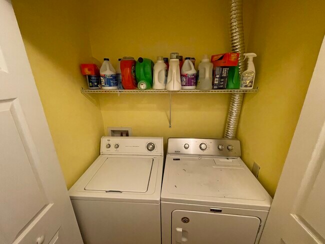 Building Photo - 2031 NW 8th Pl