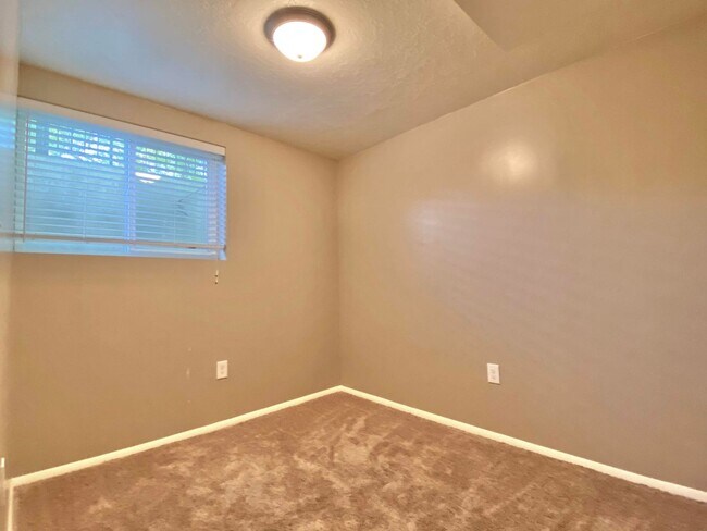 Building Photo - 3025 Little Cottonwood Rd