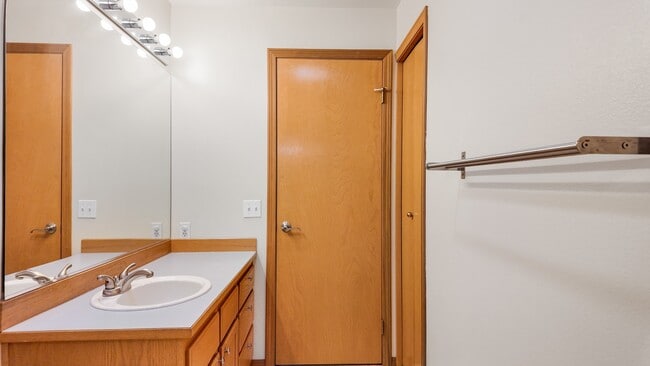 Building Photo - Spacious 4-Bed Home in East Meridian