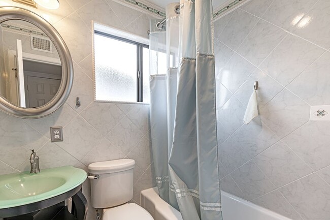 Building Photo - Beautiful Updated Home!