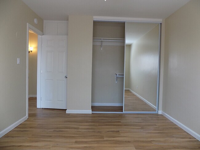 Building Photo - m497 - Mateer